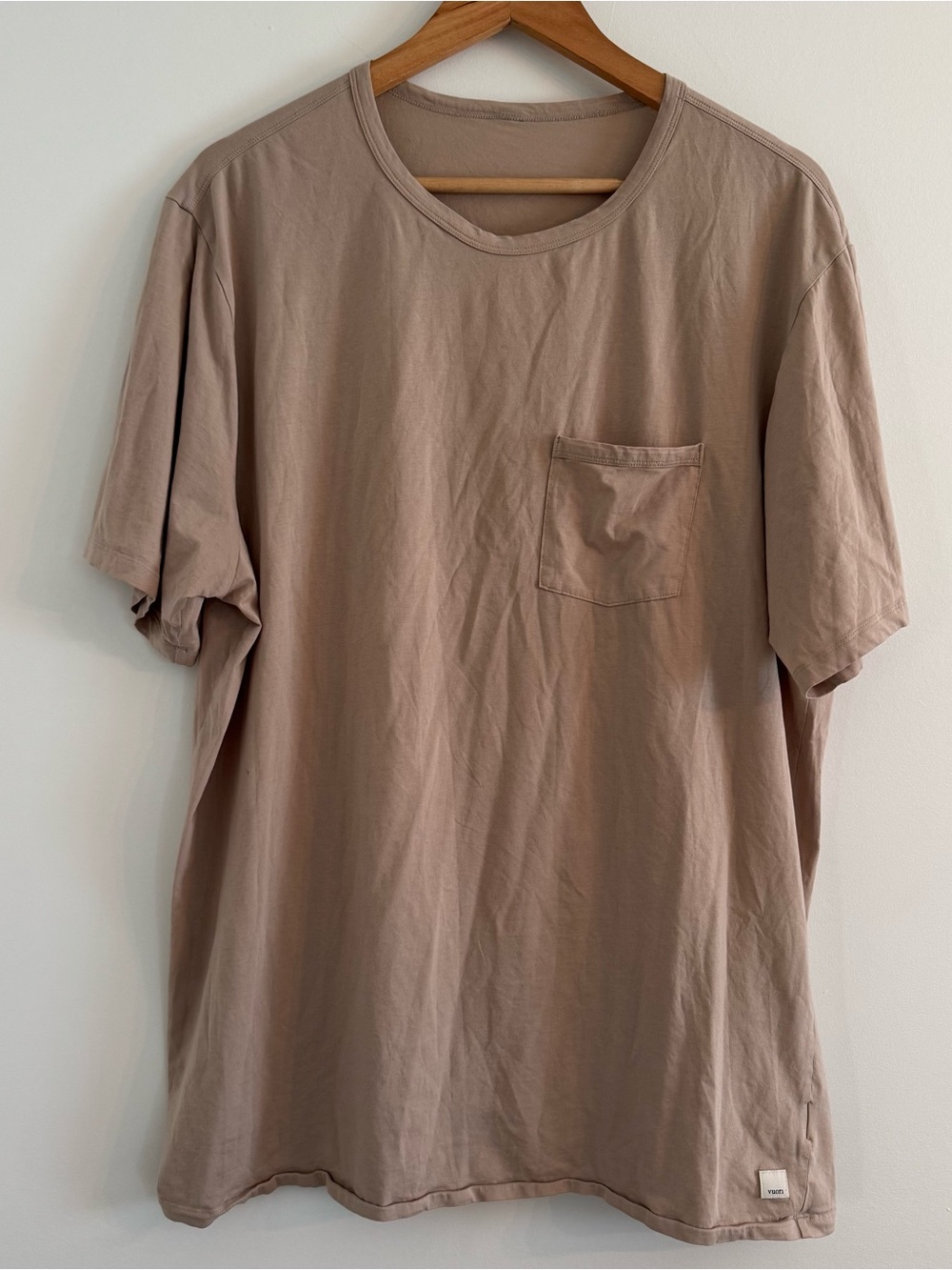 Vuori Men’s T Shirt Size XXL Cream/tan